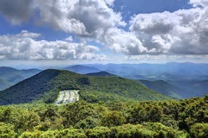 4 voies routières sur les hauts de Brasstown Bald en Géorgie