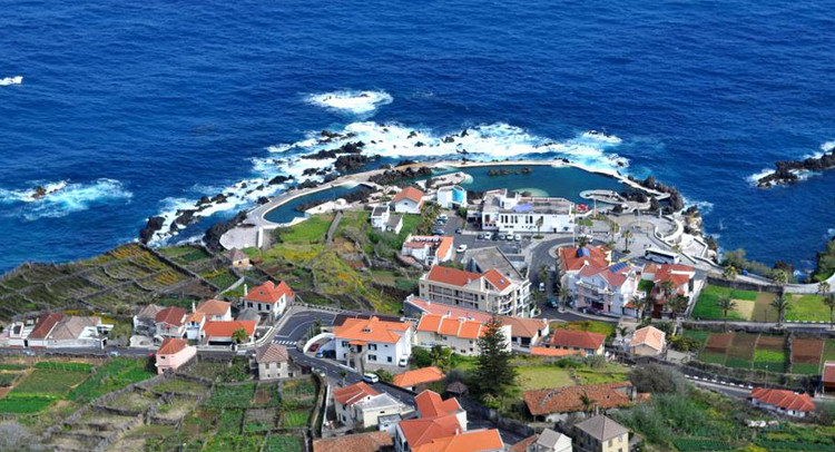 Porto-Moniz-et-ses-piscines-volcaniques-- Madère Portugal